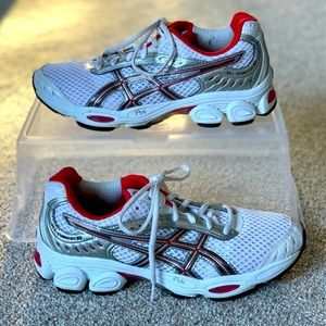 Women’s Athletic Shoes - Gel Cumulus IO